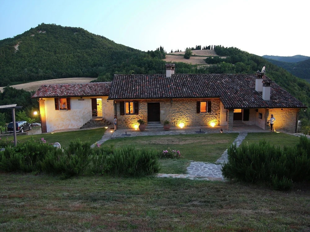 Bright Holiday Home in Modigliana With Swimming Pool