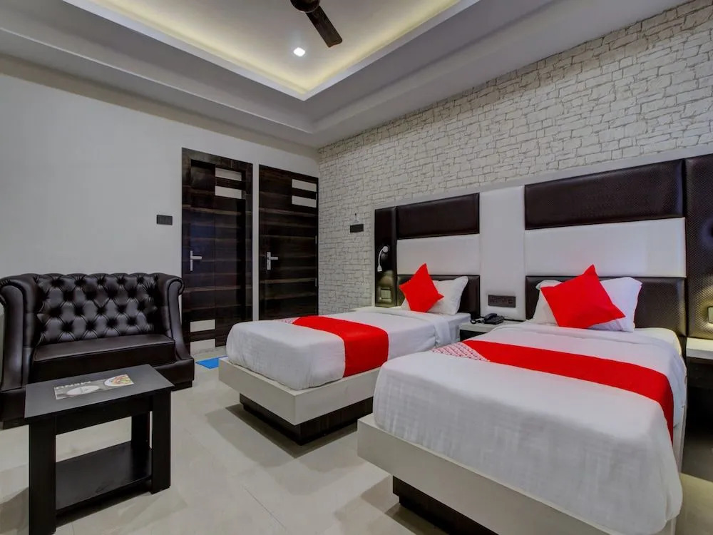 Oyo 15433 Bmg Residency