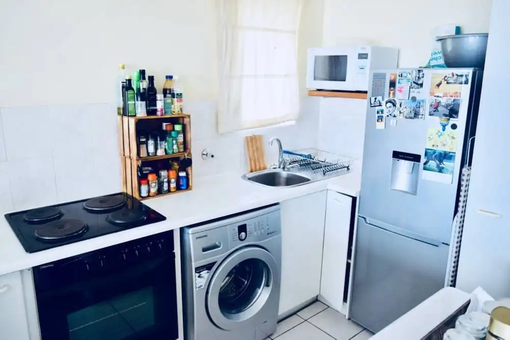 Bright Studio Apartment in Devils Peak