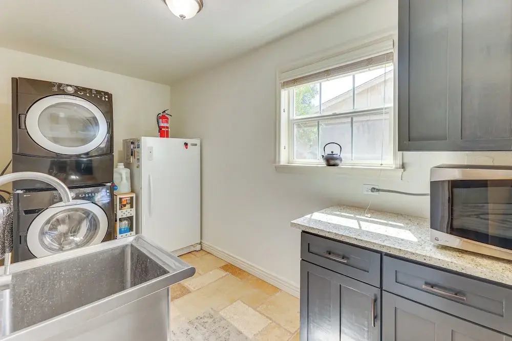 3 Mi to Dtwn Shops & Eats: Mesa Home w/ Pool!