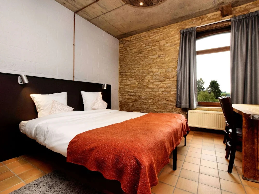 Fancy Holiday Home in Sainte-Cécile with Pool House & Indoor Pool
