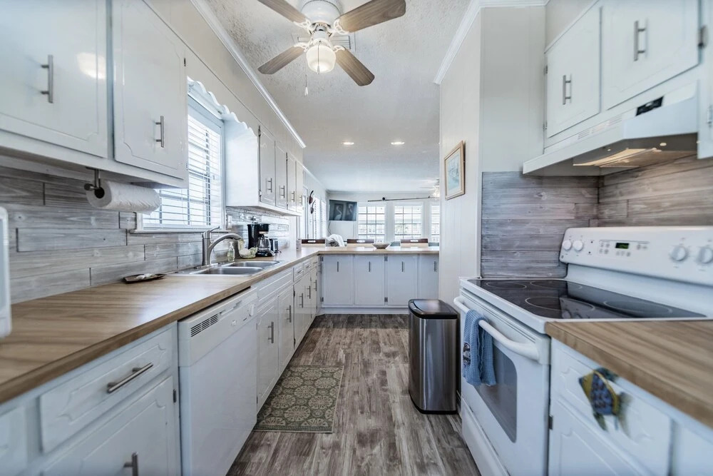 Sea Spot - Waterfront! Enjoy Dinner On The Deck And Naps In The Shaded Hammocks 3 Bedroom Home by RedAwning