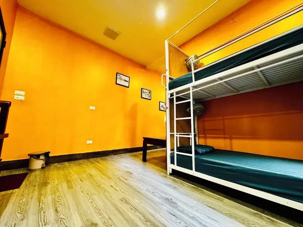 Autumn Hanoi House Bat Su