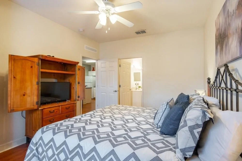 Lucaya 3 Bedroom 2 Bath Townhome With Zero Entry Resort Pool