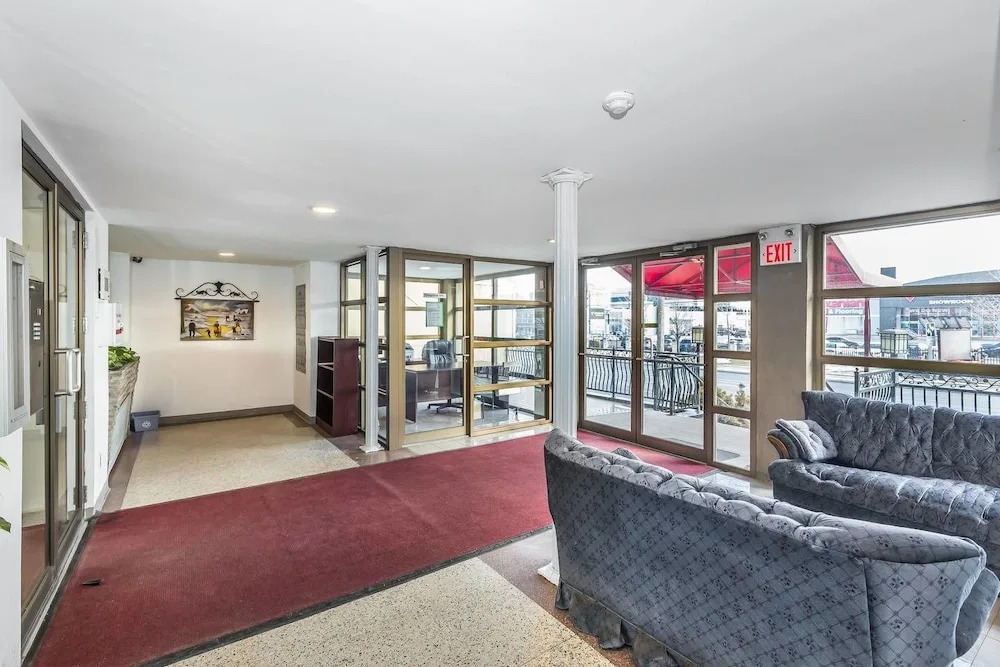 Magnificent Studio at Leaside -10 Mins to Downtown