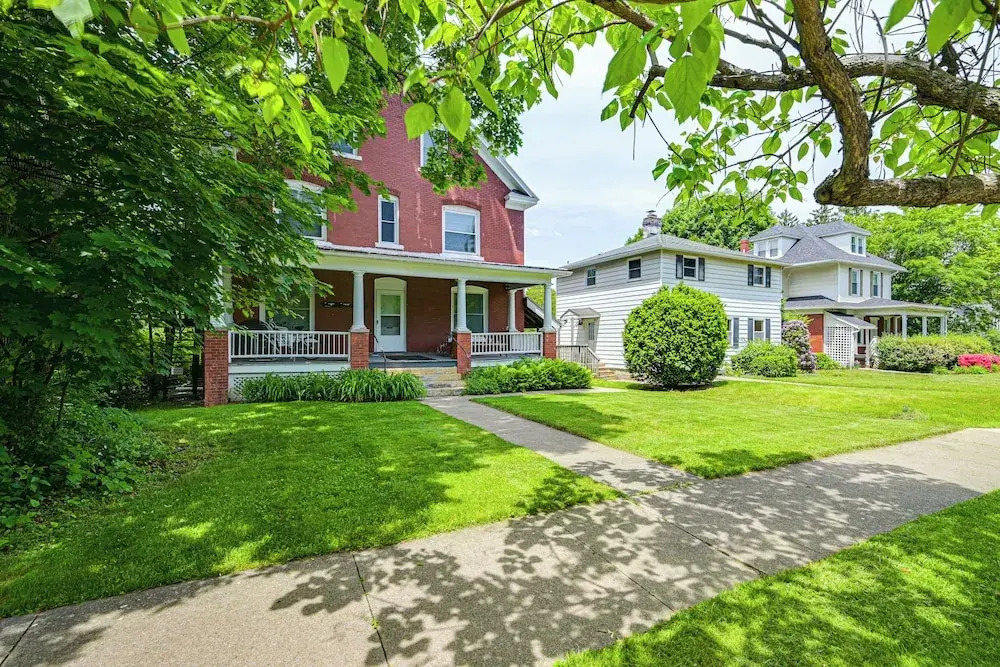 State College Apartment: Walk to Beaver Stadium
