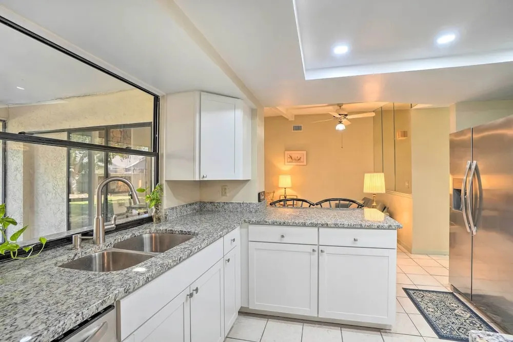 3 Mi to Philippe Park & Pier: Stunning Retreat