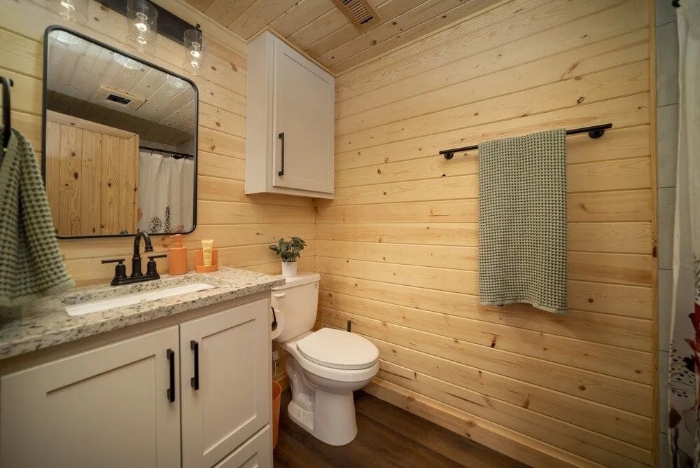 Innsbrook Cabin 4 Bedroom Cabin by RedAwning