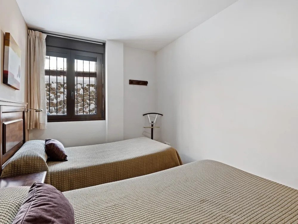 Contemporary Apartment in Gudar With Fireplace