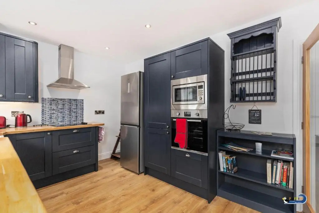 Park Gardens - Lovely Cottage, Parking, Central Location