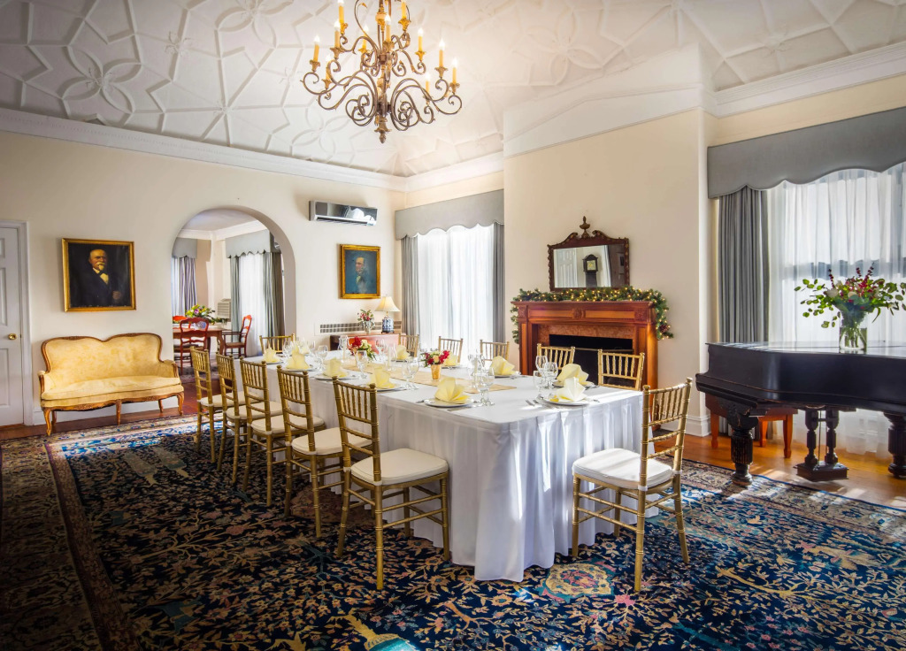 Roger Smith Hotel