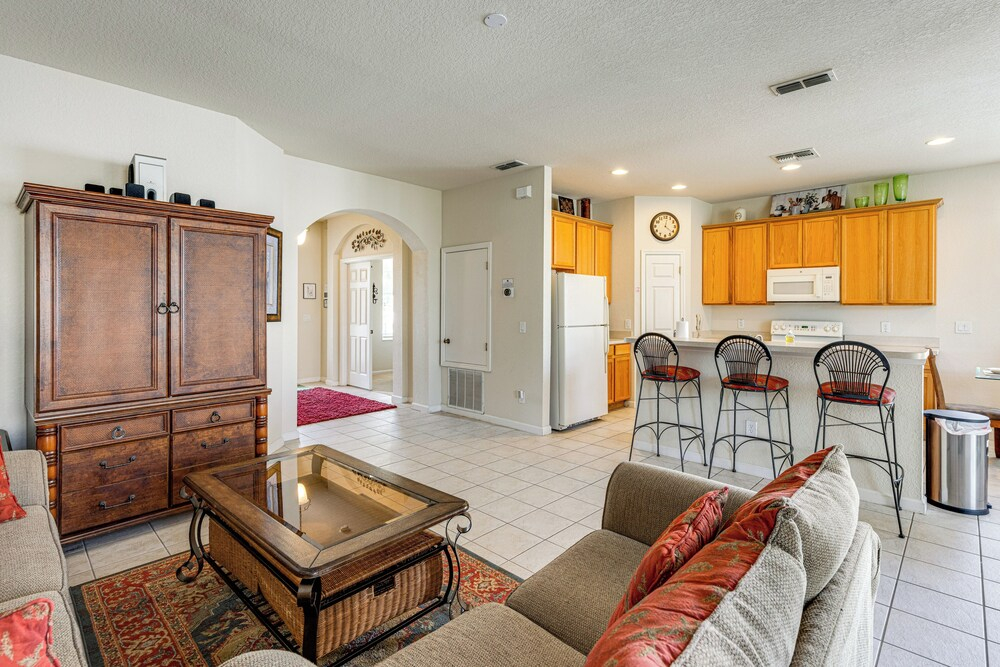 Resort Retreat w/ Outdoor Oasis: 13 Mi to Disney!