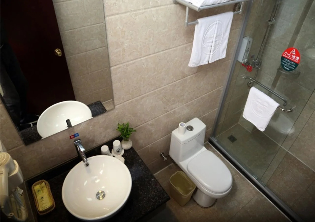 GreenTree Inn Shanghai Pudong Airport Heqing Huanqing Middle Road Express Hotel