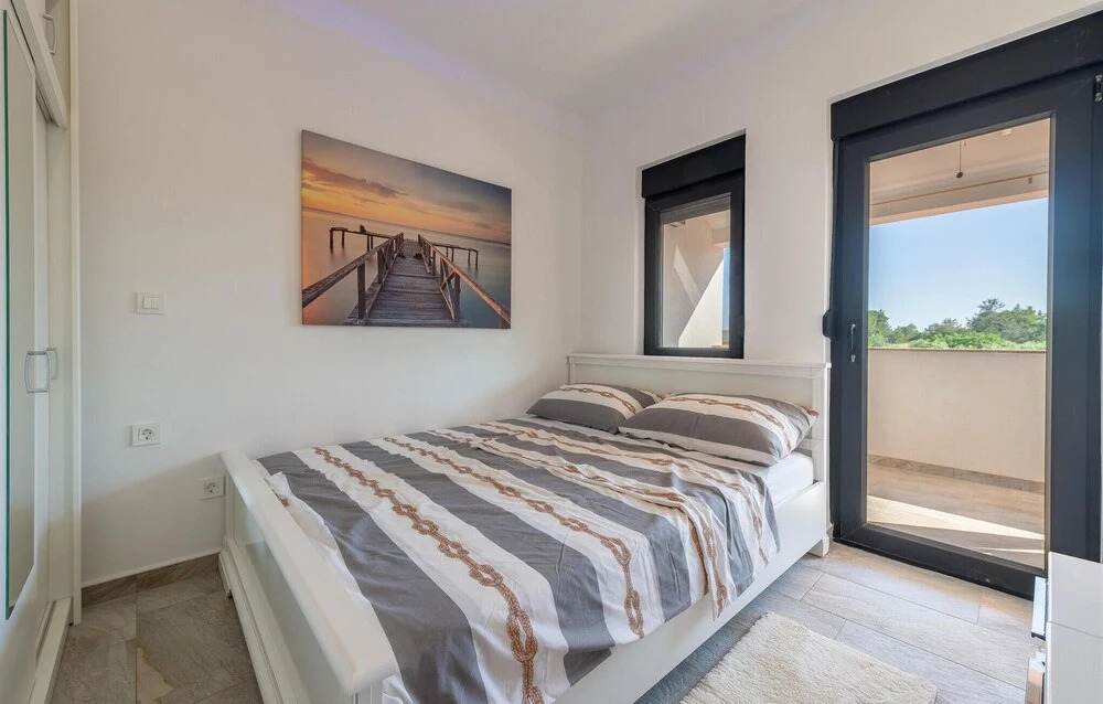 Beautiful Home in Vir With 4 Bedrooms and Wifi
