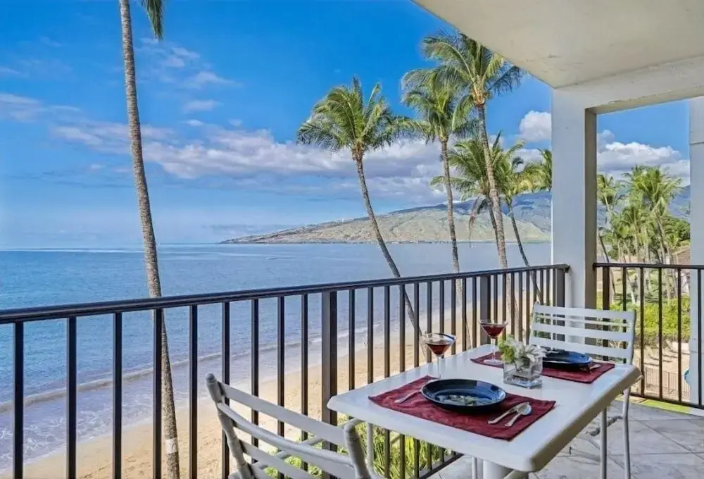 Kihei Beach, #406^ 1 Bedroom Condo by RedAwning