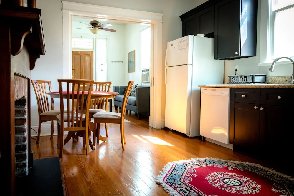 Cozy 2 BR at Constance Street
