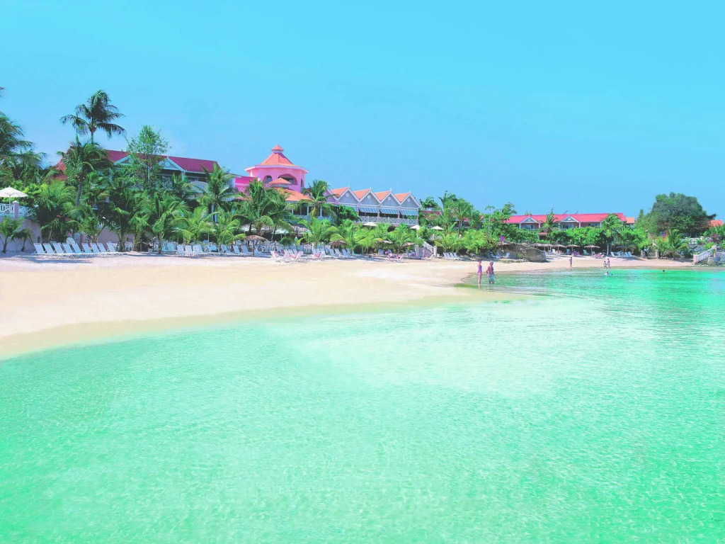 Coco Reef Resort & Spa