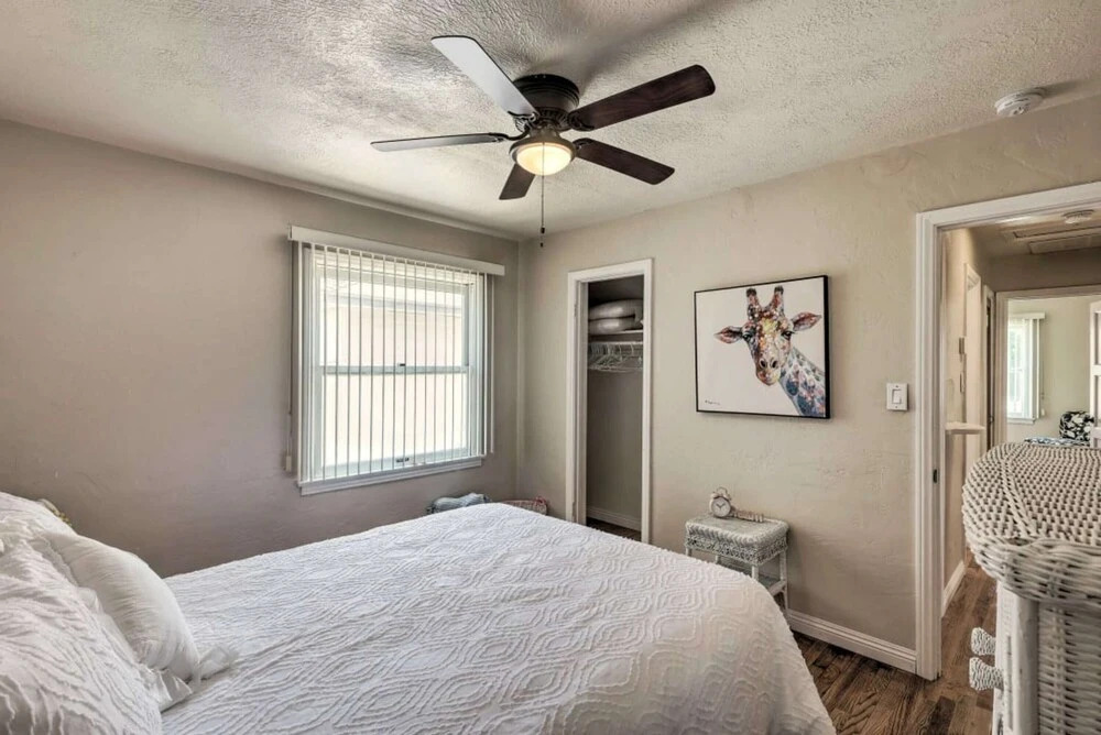 Bakersfield City Home w Patio and Garden