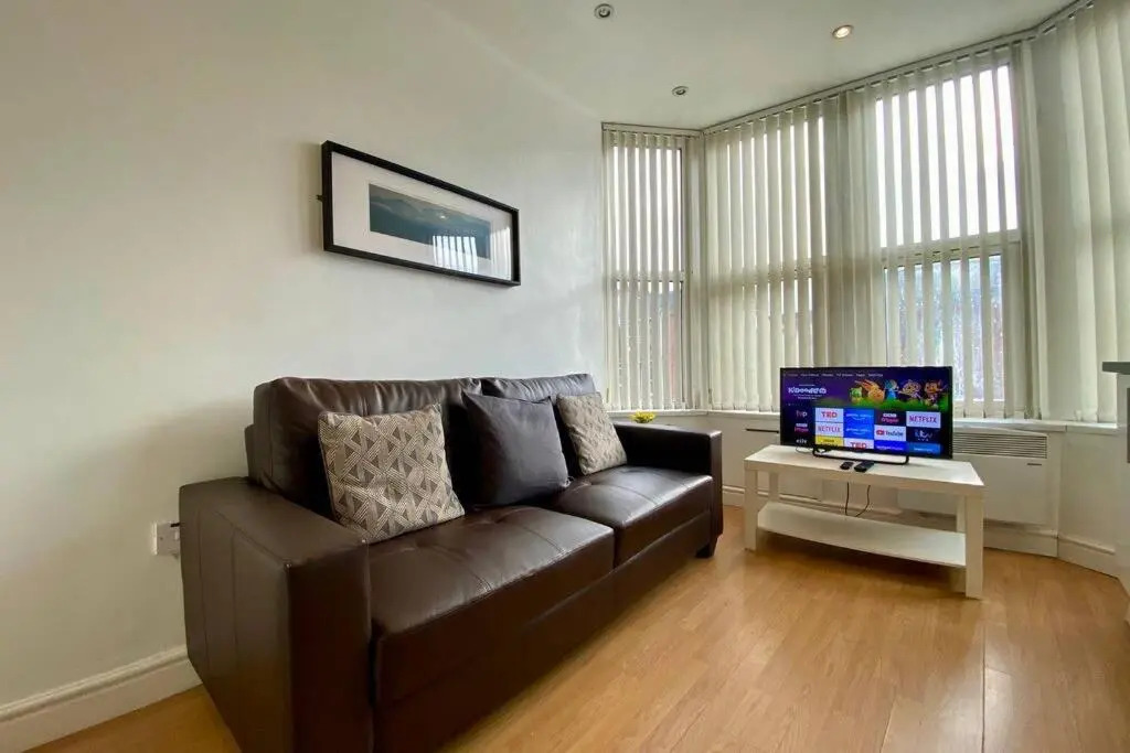 2 Bedroom Apartment Near City Centre, Uni & Parks!