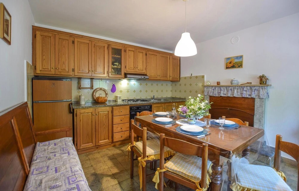 2 Bedroom Amazing Home In Massarosa