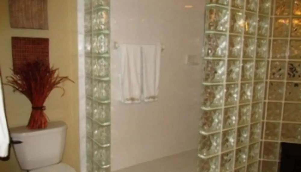 Dimucci Twin Towers 1008 - Gorgeous 3 BR 3 BA
