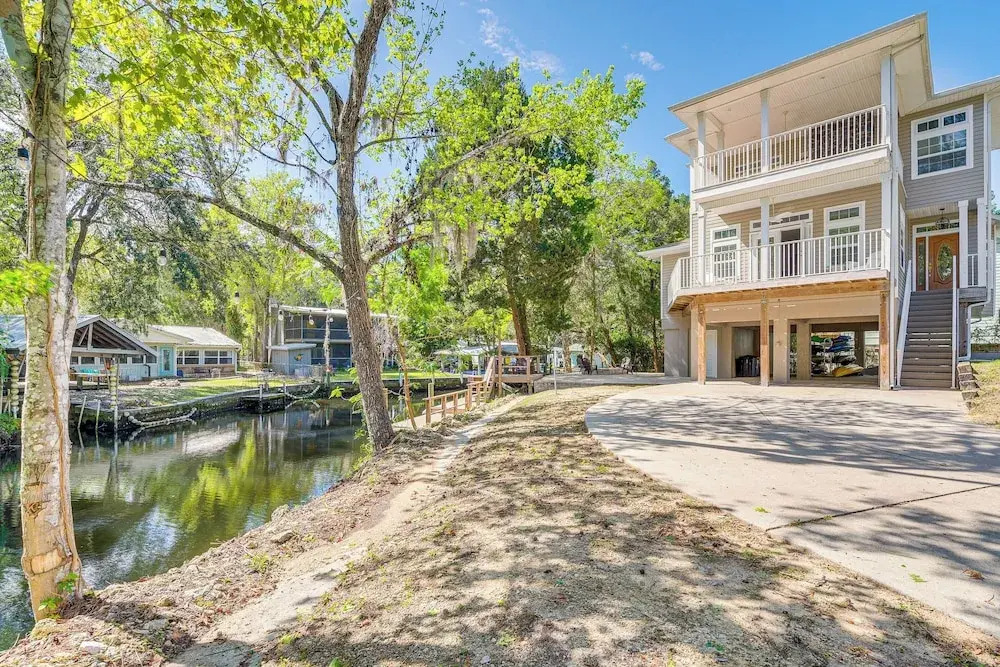 Decks, Docks & Kayaks: Waterfront Homosassa Gem