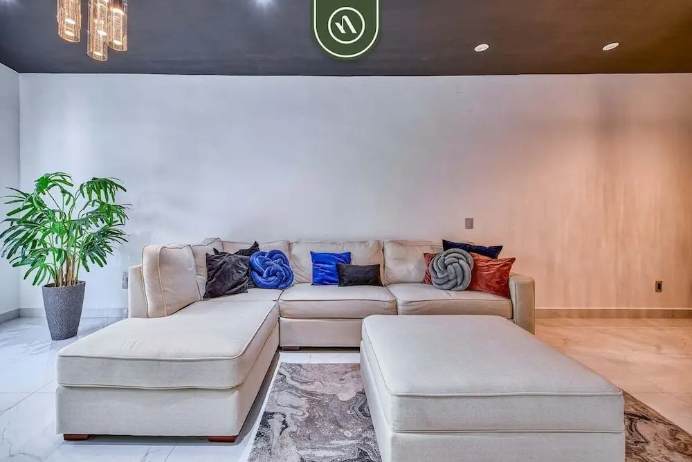 Modern 2BR Condo in Old Town - Private Terrace