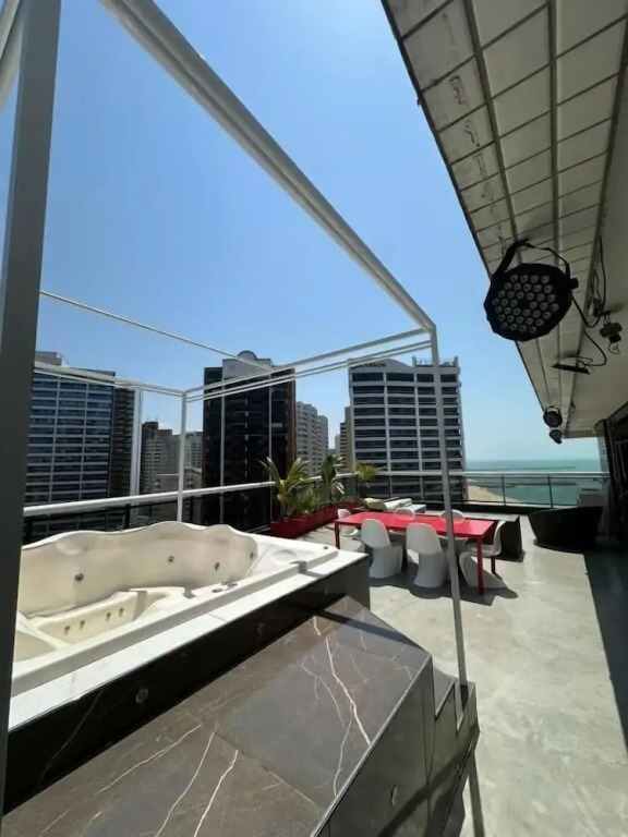 Penthouse Landscape 1403 platinum