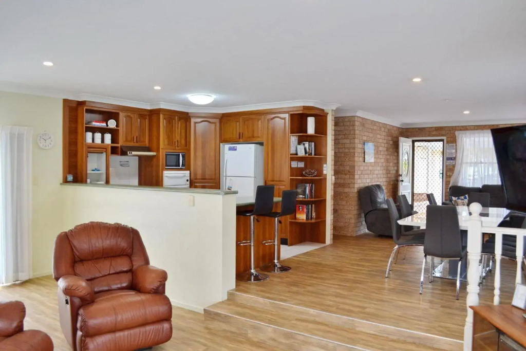 Beach House Landsborough - Bring your own linen