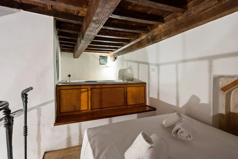 Palazzo Pitti Apartment with Terrace
