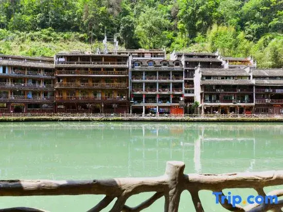 Jiuqi Shuidiao Getou Diaojiaolou Hotel