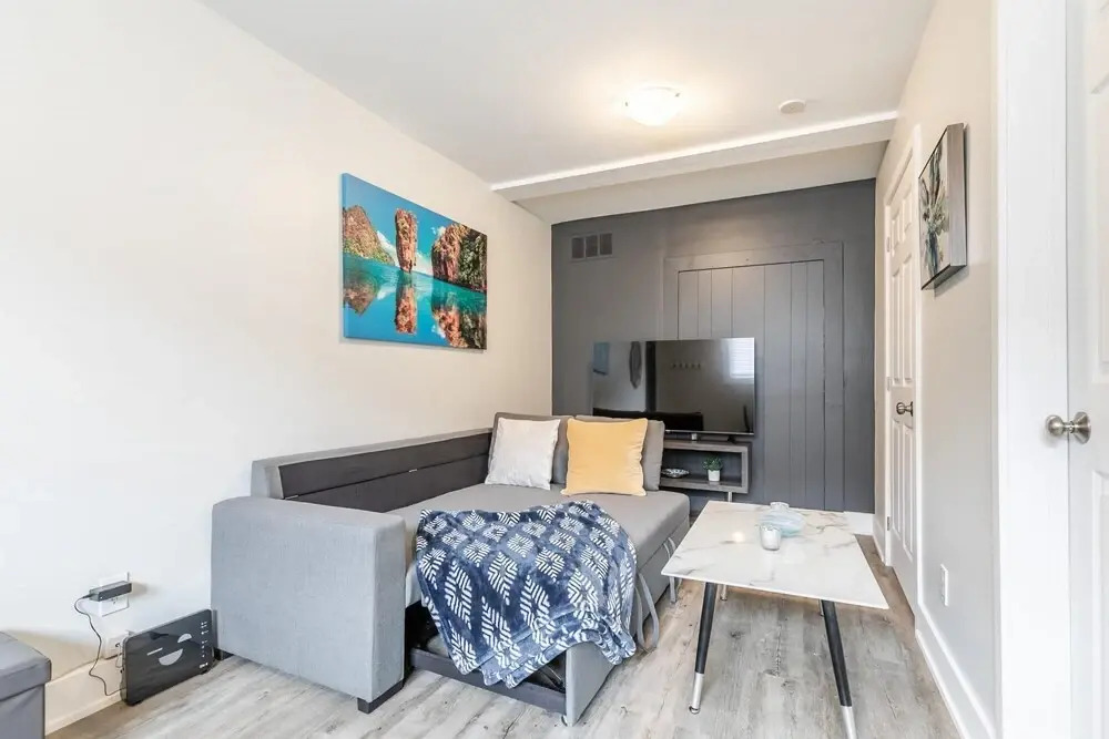 1BR Boutique Apt - Within DT Hamilton