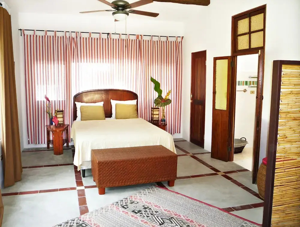 Togo B&B Farallon