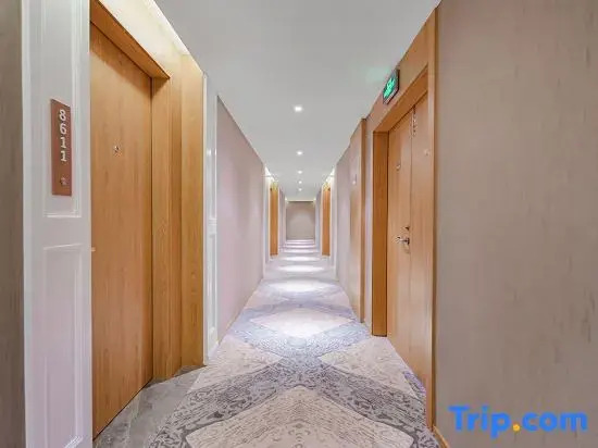 Vienna Classic Hotel (Ningbo University Kongpu subway station hotel)
