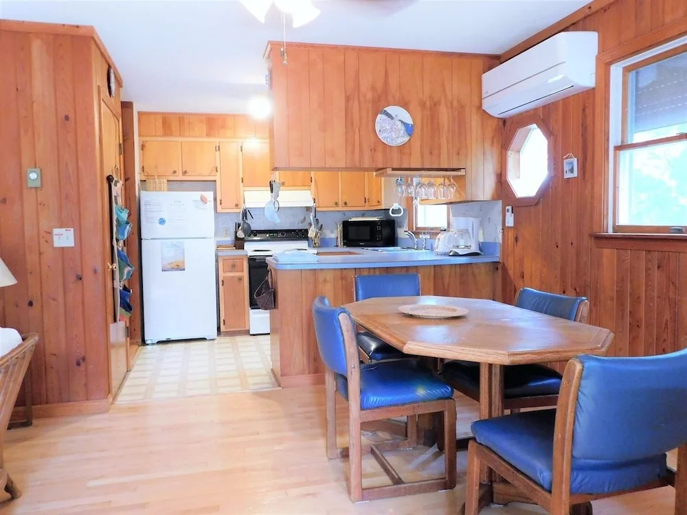 Neaptide 3 Bedrooms 2 Bathrooms Cabin