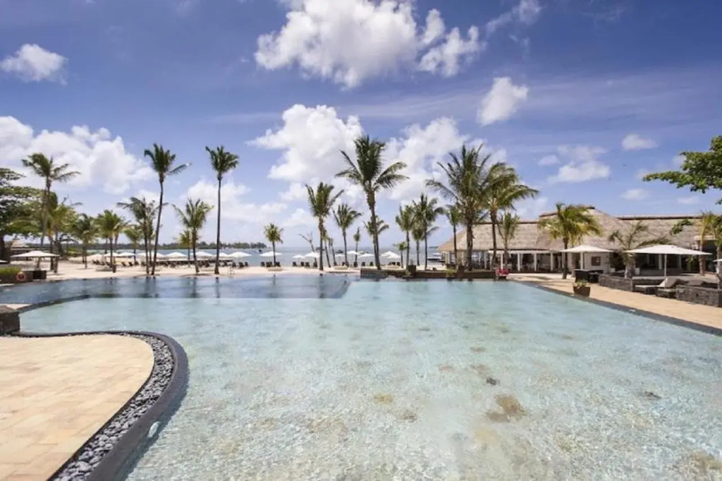 The Bay Club at Anahita