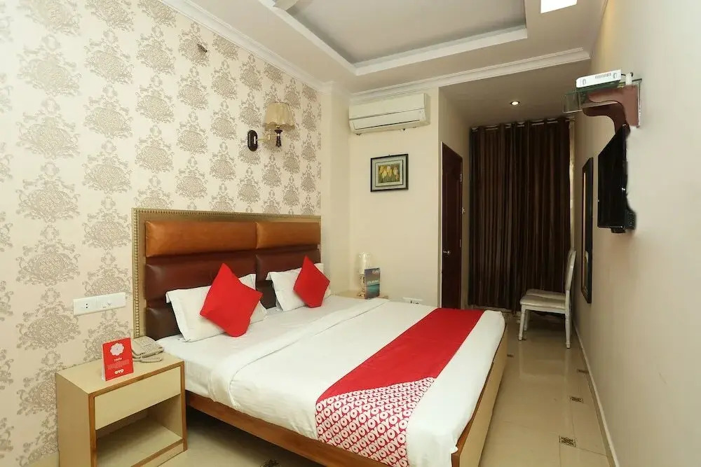 Grest Hotel by OYO Rooms