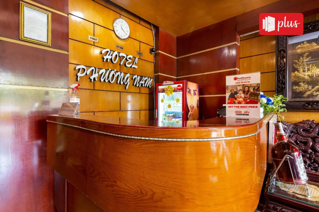 RedDoorz Phuong Nam Hotel near Nga Tu Binh Thai