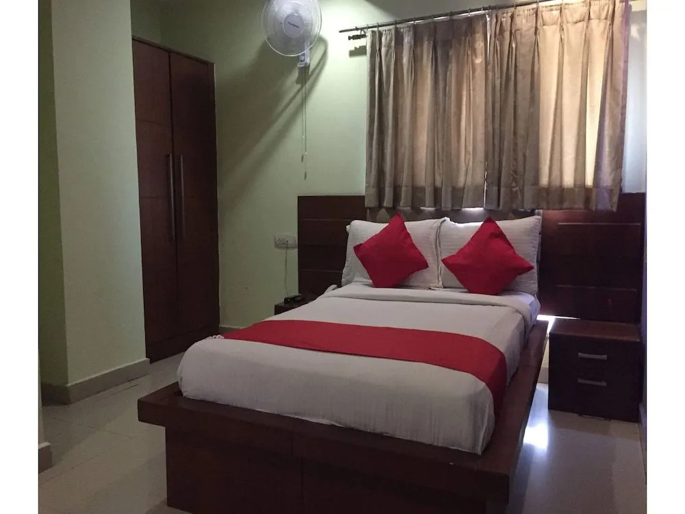 OYO 382 Madhura Inn