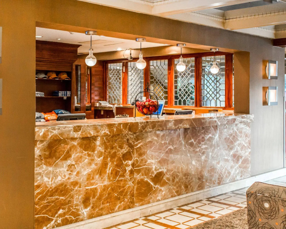 The Woodlands Inn
