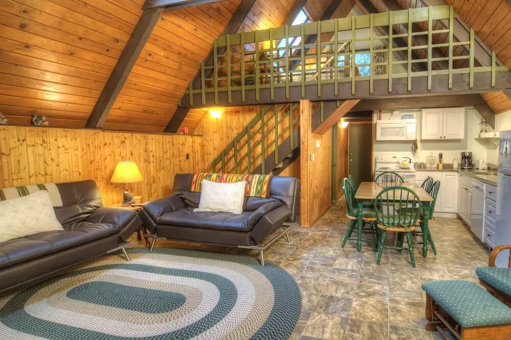 Cedarwood Grove - Two Bedroom Cabin with Hot Tub