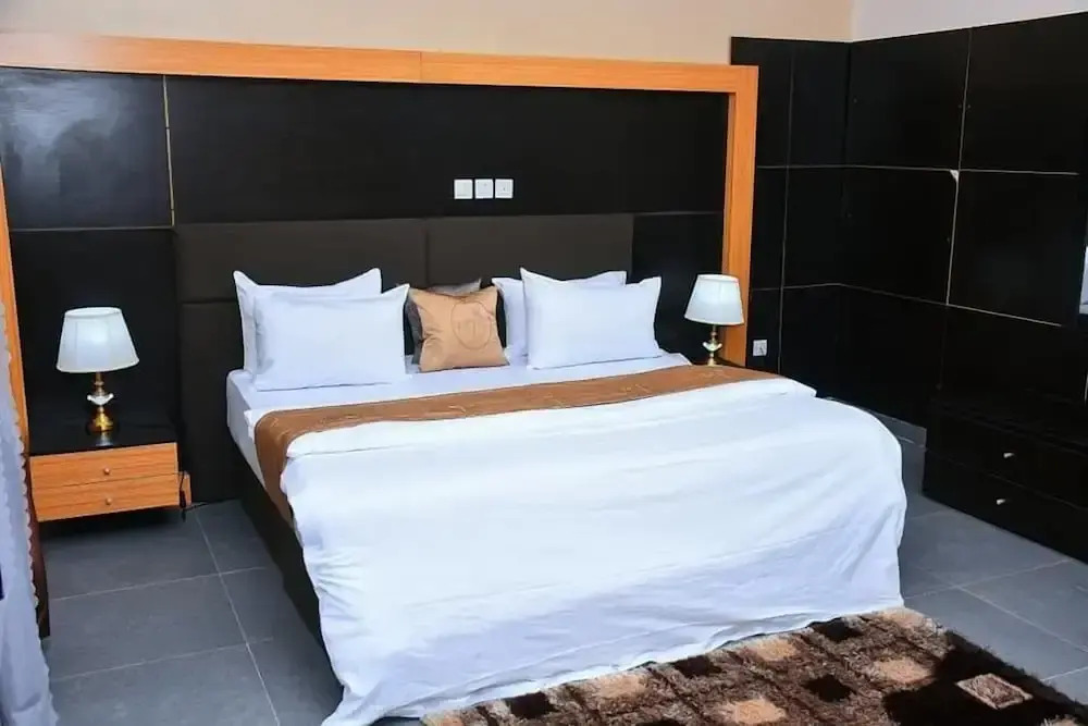 G- throne Hotel and Suites