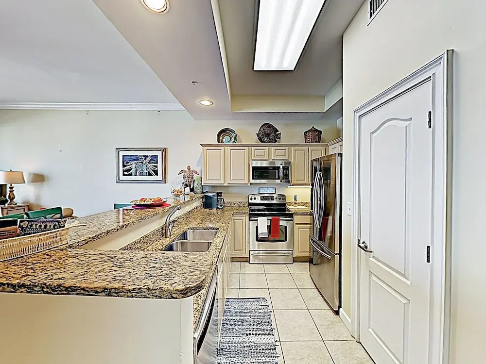 New Listing! Ocean W/ Pool & Rooftop Terrace 3 Bedroom Condo