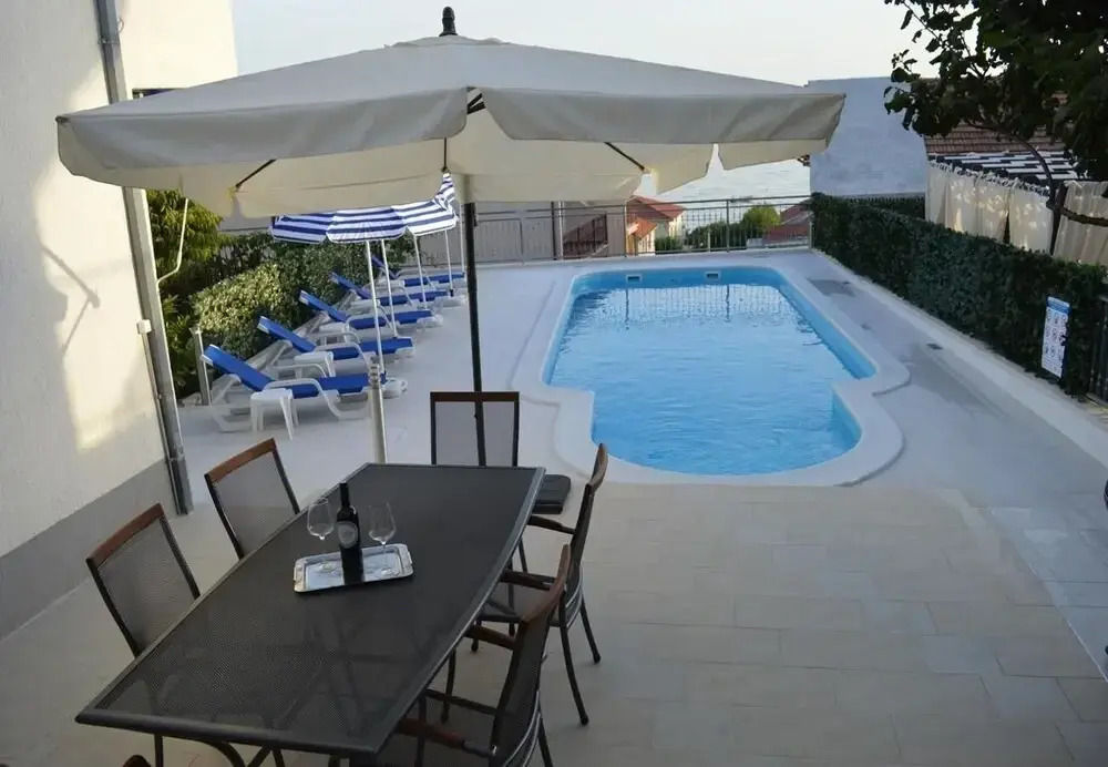 Vin - With Pool - A1
