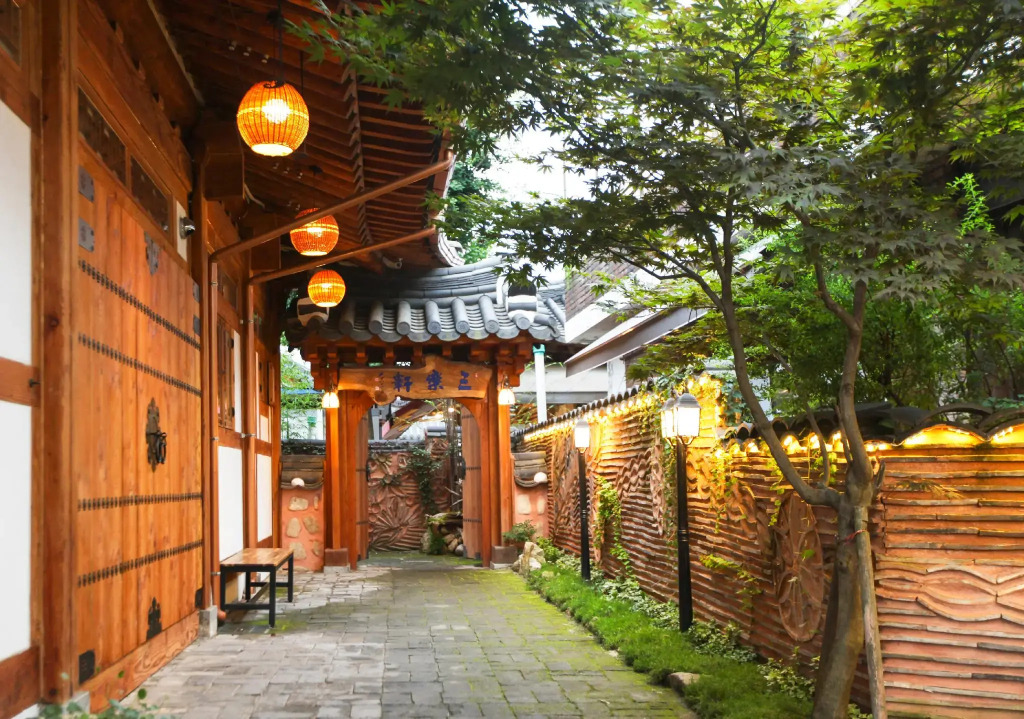 Jeonju Hanok Maeul Samrakheon Hanok
