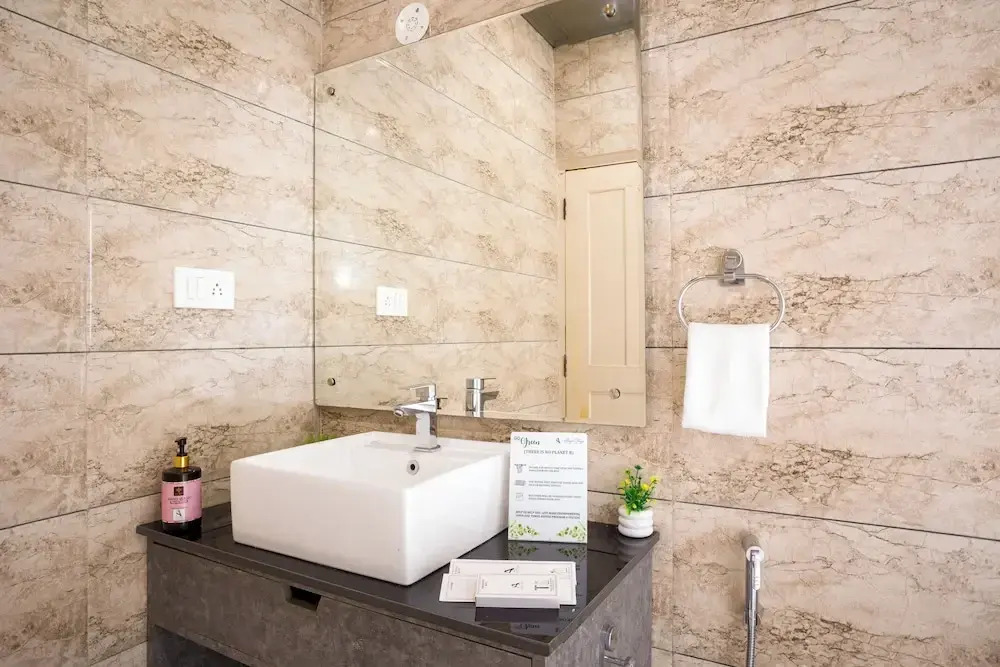 Alaya Stays Luuma Luxury Villa - Hillside 5-BHK Villa Amidst Pines With Garden, Balcony & Lounge