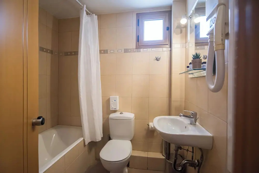 THOLOS HOTEL