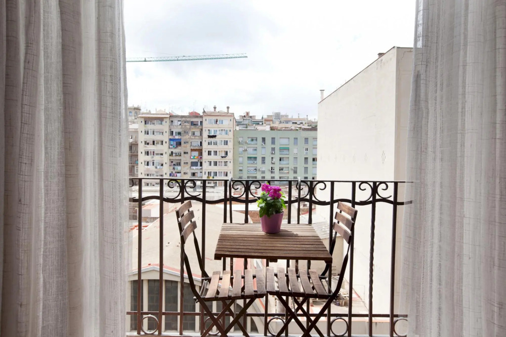 DONNA · Donna's Residence · Low-priced, Super Reviewed Apartment