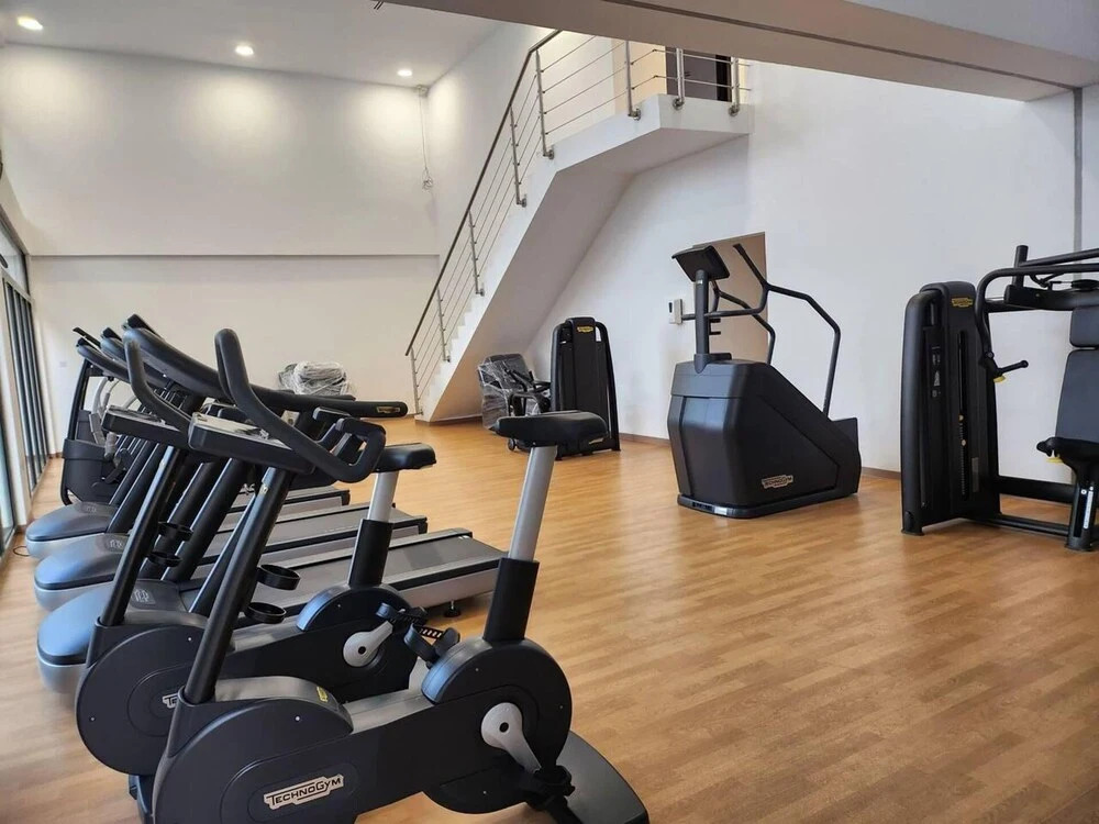 Luxurious & Comfy Gem-5 Star Location-pools, Gym!