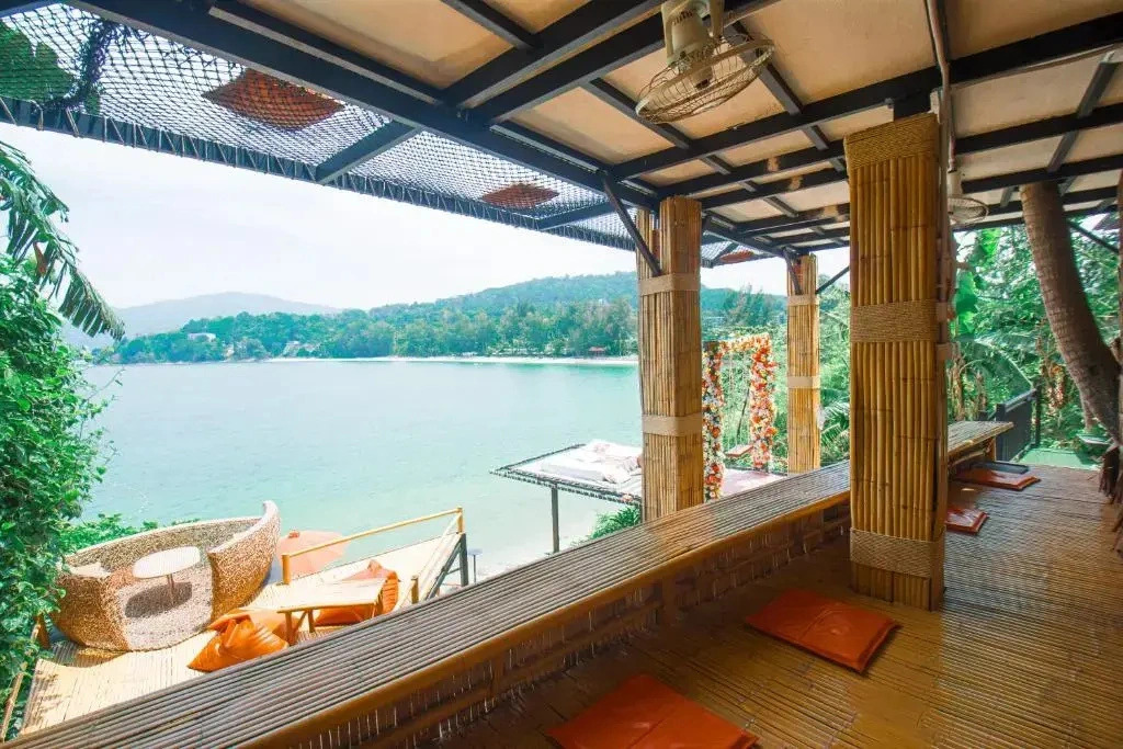 Отель The Cozy Beach Front